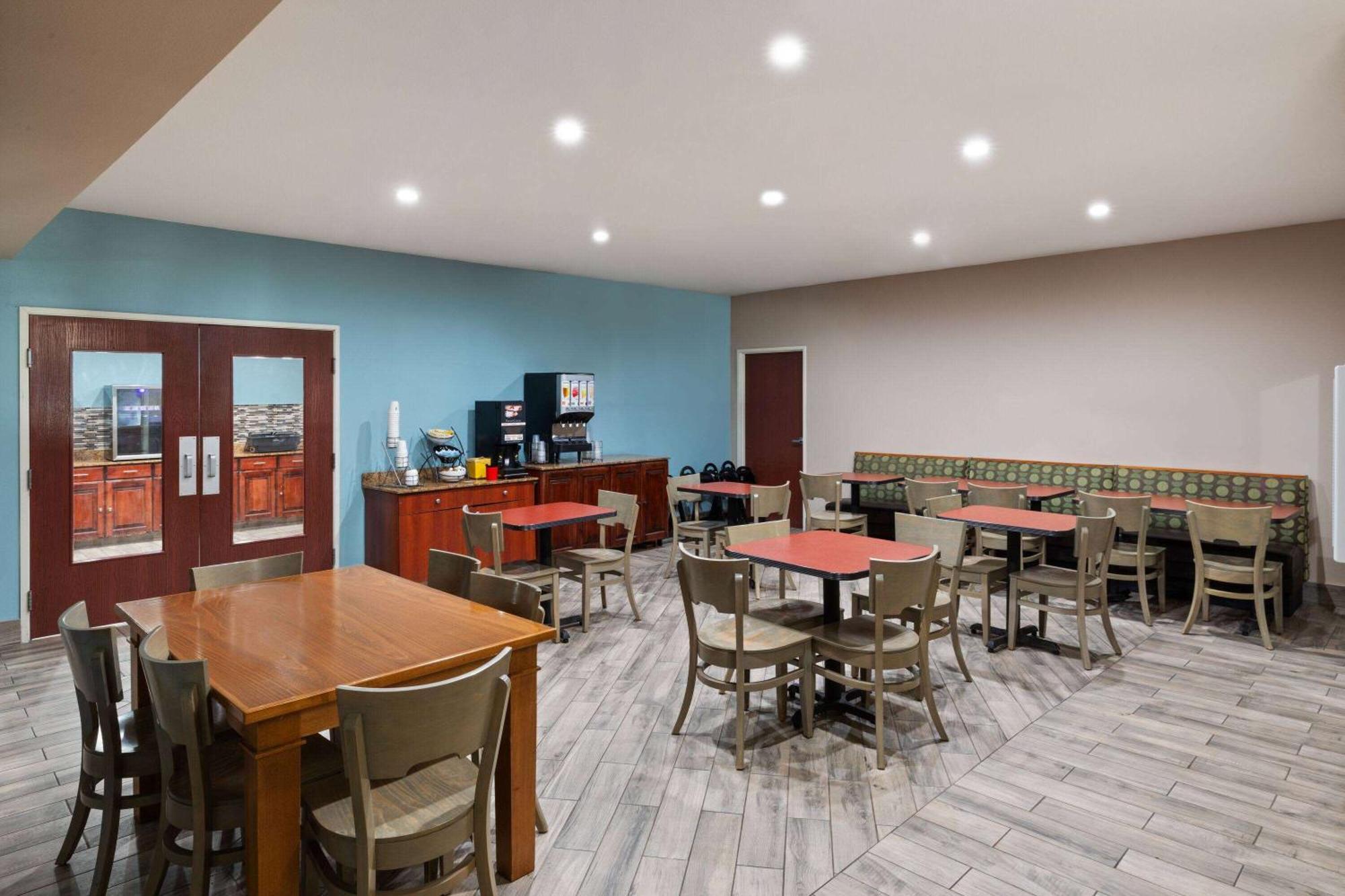 Super 8 By Wyndham Lubbock West Hotel Luaran gambar